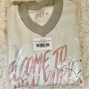 Taylor Swift Welcome to New York V-Neck Pullover, Size L